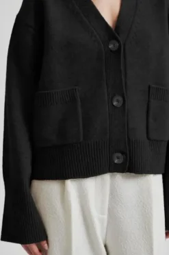 Second Female Alpha neuletakki, black