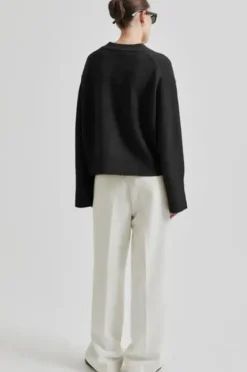 Second Female Alpha neuletakki, black