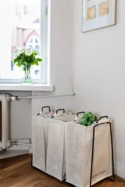 Everyday Design - Helsinki teline, musta