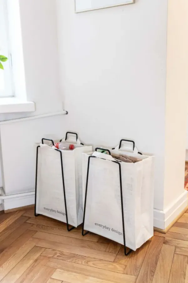 Everyday Design - Helsinki teline, musta