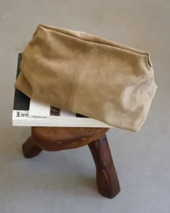 Flattered - Clay Clutch mokkanahkaa, sand