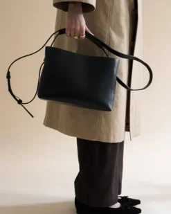 Flattered - Hedda midi handbag, black