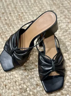 Flattered - Olivia pistokkaat, musta