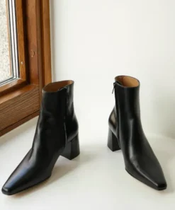 Flattered - Riley nilkkurit nahkaa, musta