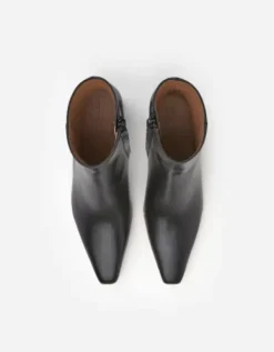 Flattered - Riley nilkkurit nahkaa, musta