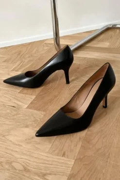 Flattered - Roberta Black Leather korkkarit