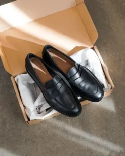 Flattered - Sara nahkaloaferit, musta