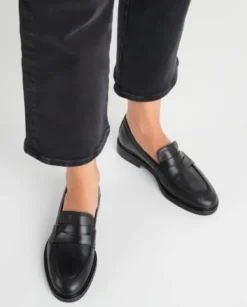 Flattered - Sara nahkaloaferit, musta