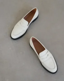 Flattered - Sara nahkaloaferit, creme