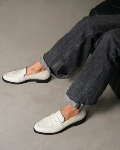 Flattered - Sara nahkaloaferit, creme