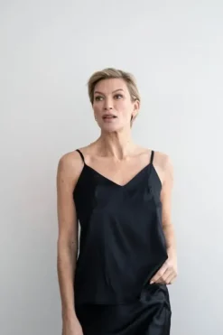 Gauhar Helsinki Gauhar - silkkitoppi v-neck, black