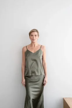 Gauhar Helsinki Gauhar - silkkitoppi v-neck, green