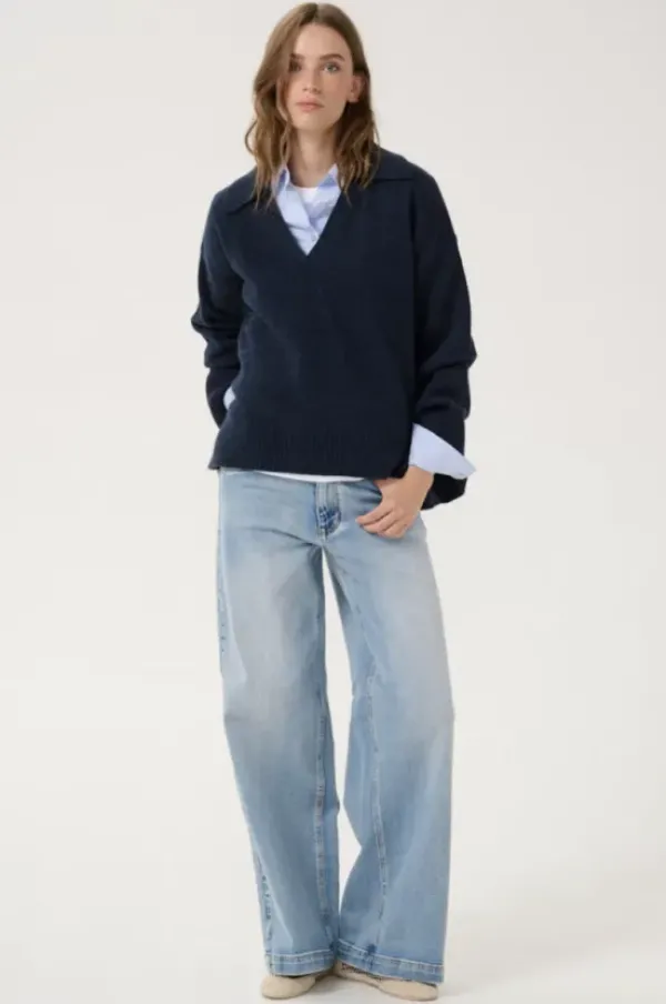 My Essential Wardrobe Huxi V-neck neule, tummansininen