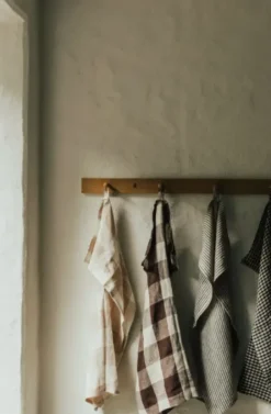 Olsson & Jensen Johanna ruudullinen keittiöpyyhe pellavaa, brown/nat