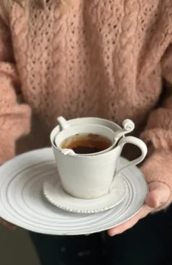 Tuias Keraaminen teesihti in mukiin, valkoinen