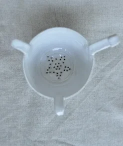 Tuias Keraaminen teesihti in mukiin, valkoinen