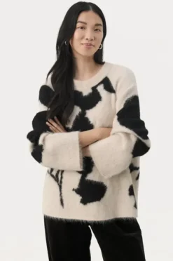 Part Two Lajla neule, french oak burr