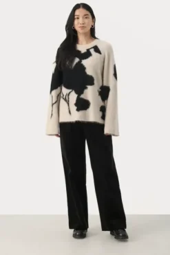 Part Two Lajla neule, french oak burr