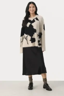 Part Two Lajla neule, french oak burr