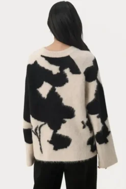 Part Two Lajla neule, french oak burr