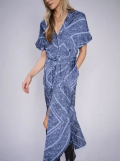 Mos Mosh Lisha Boarda mekko, spellbound