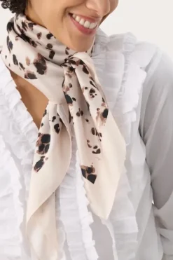 Part Two Namira huivi, natural leopard print