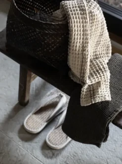 Tell Me More Nella vohvelipyyhe 50x70, taupe stripe