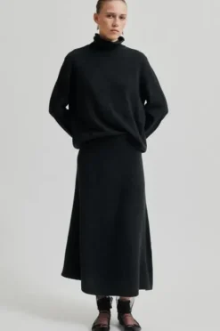 Second Female Neva pooloneule, dark grey melange