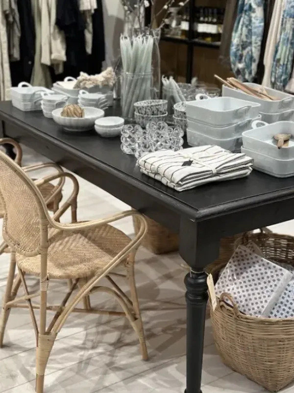 Olsson & Jensen - Vintage ruokapöytä, musta