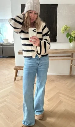 Second Female Ovalis neuletakki, brazilian sand