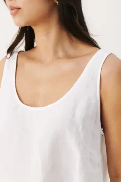 Part Two – Astrid toppi, bright white