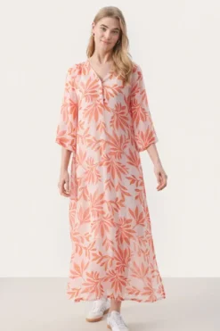 Part Two - Berit mekko, potpourri delicate