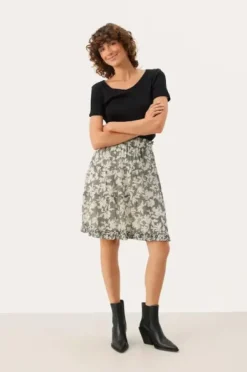 Part Two - June t-paita, black