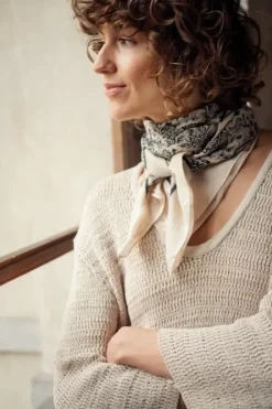 Part Two - Loui huivi, French Oak Paisl