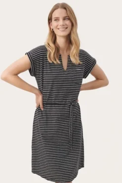 Part Two - Mabels mekko, dark navy stripe
