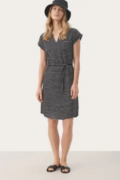 Part Two - Mabels mekko, dark navy stripe