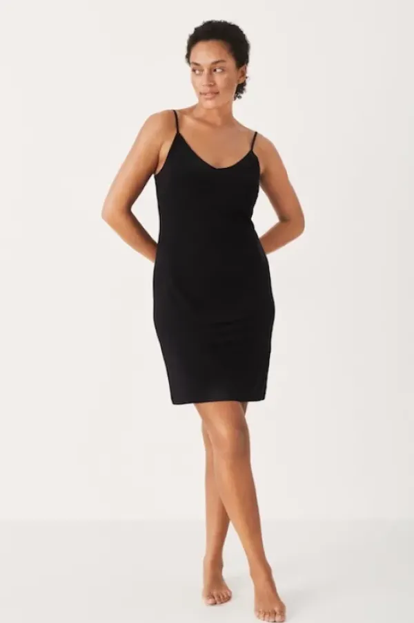 Part Two - Olina alusmekko, musta