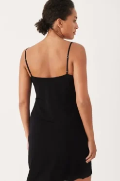 Part Two - Olina alusmekko, musta