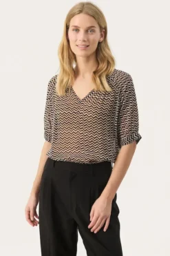 Part Two - Popsy pusero, black zig zag