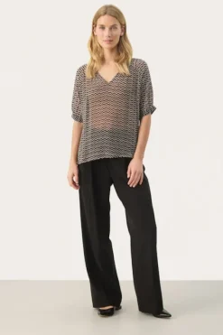 Part Two - Popsy pusero, black zig zag