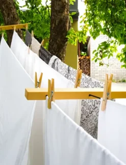 Pesuliisu - pyykkinaru mustalla narulla