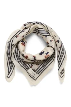 Part Two Phi huivi, multi blurred flower