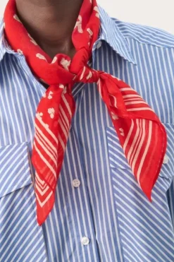 Part Two Phi huivi, red mars blurred flower