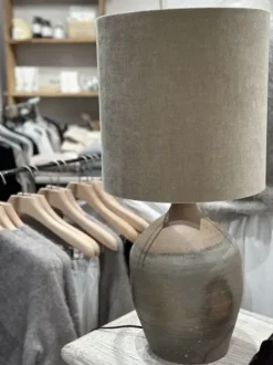 Tine K Home Pöytävalaisin antiikkipullossa, ruskea