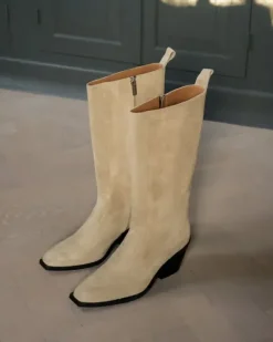 Flattered Ripaus rock-henkeä näillä naisellisilla bootseilla!