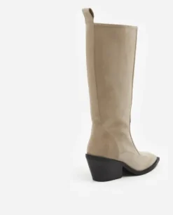 Flattered Ripaus rock-henkeä näillä naisellisilla bootseilla!