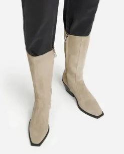 Flattered Ripaus rock-henkeä näillä naisellisilla bootseilla!