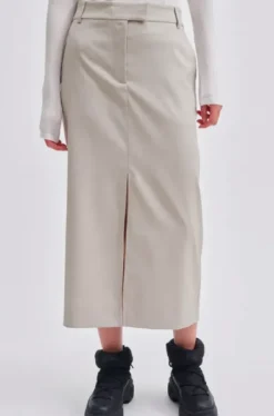 Second Female - Sharo hame, roasted cashew