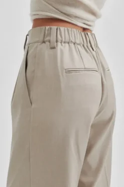 Second Female - Sharo New housut, roasted cashew