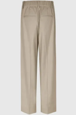 Second Female - Sharo New housut, roasted cashew